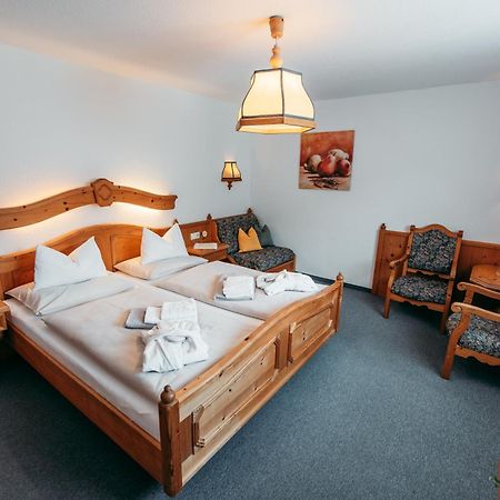 Wander- Und Wellnesshotel Kanzler バート・ミッテルンドルフ エクステリア 写真