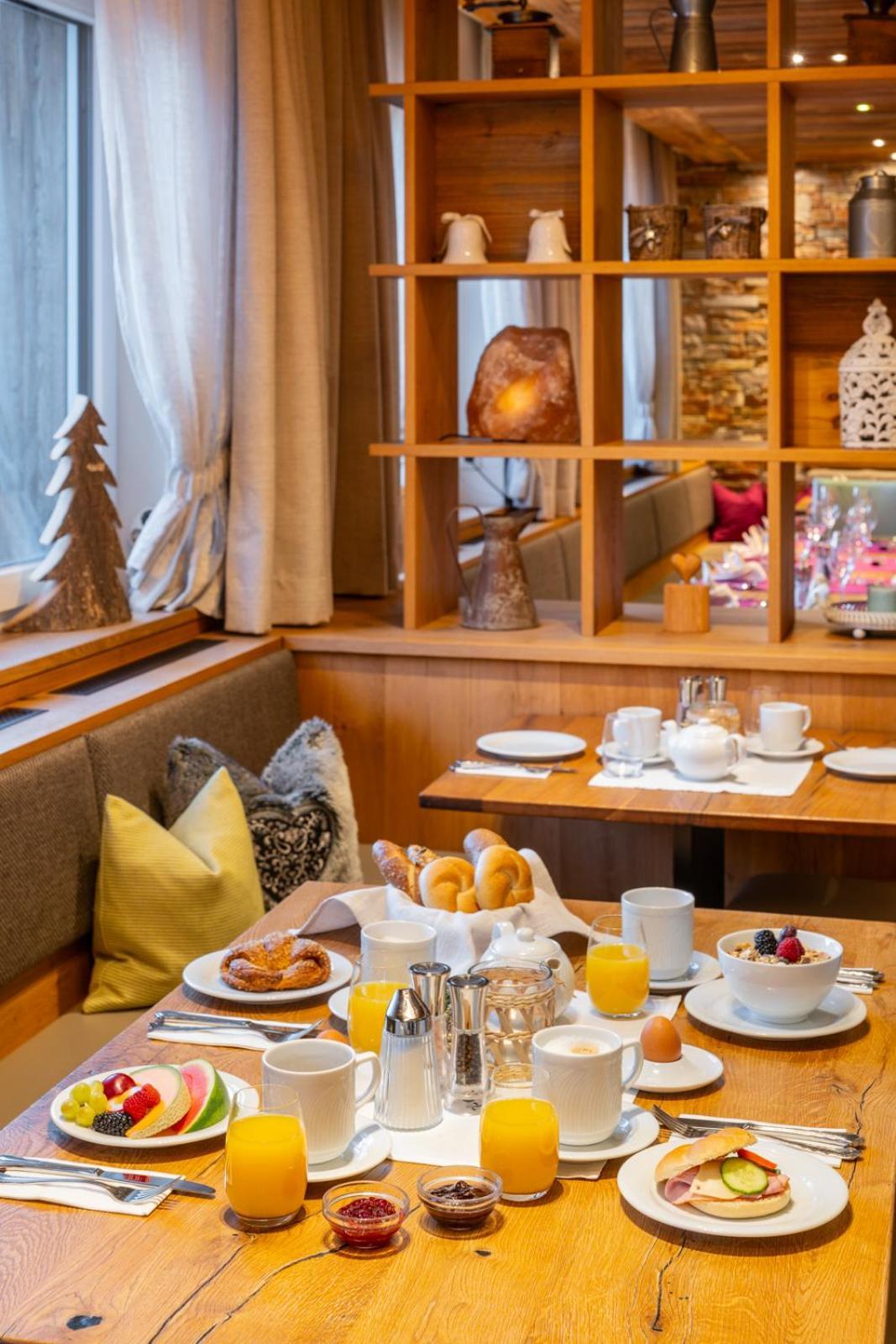 Wander- Und Wellnesshotel Kanzler バート・ミッテルンドルフ エクステリア 写真