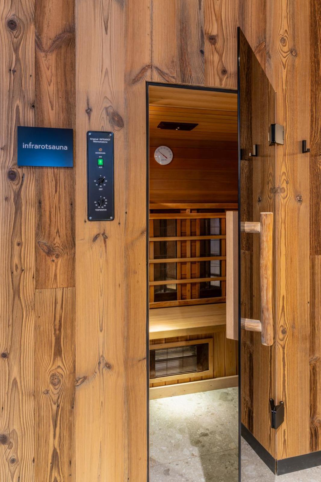 Wander- Und Wellnesshotel Kanzler バート・ミッテルンドルフ エクステリア 写真