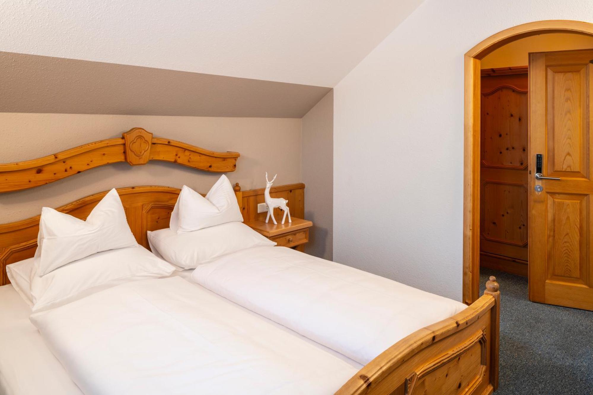 Wander- Und Wellnesshotel Kanzler バート・ミッテルンドルフ エクステリア 写真