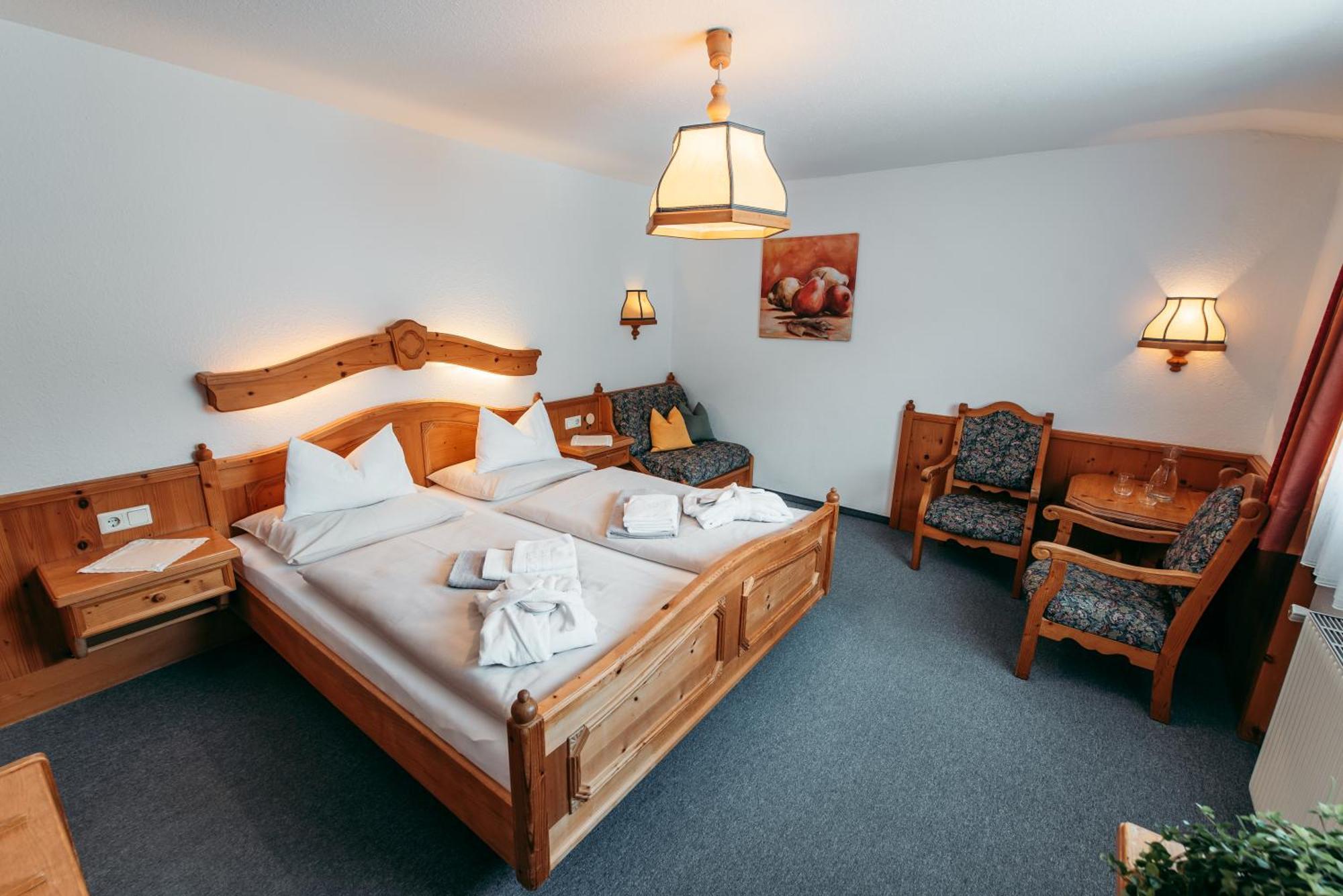 Wander- Und Wellnesshotel Kanzler バート・ミッテルンドルフ エクステリア 写真