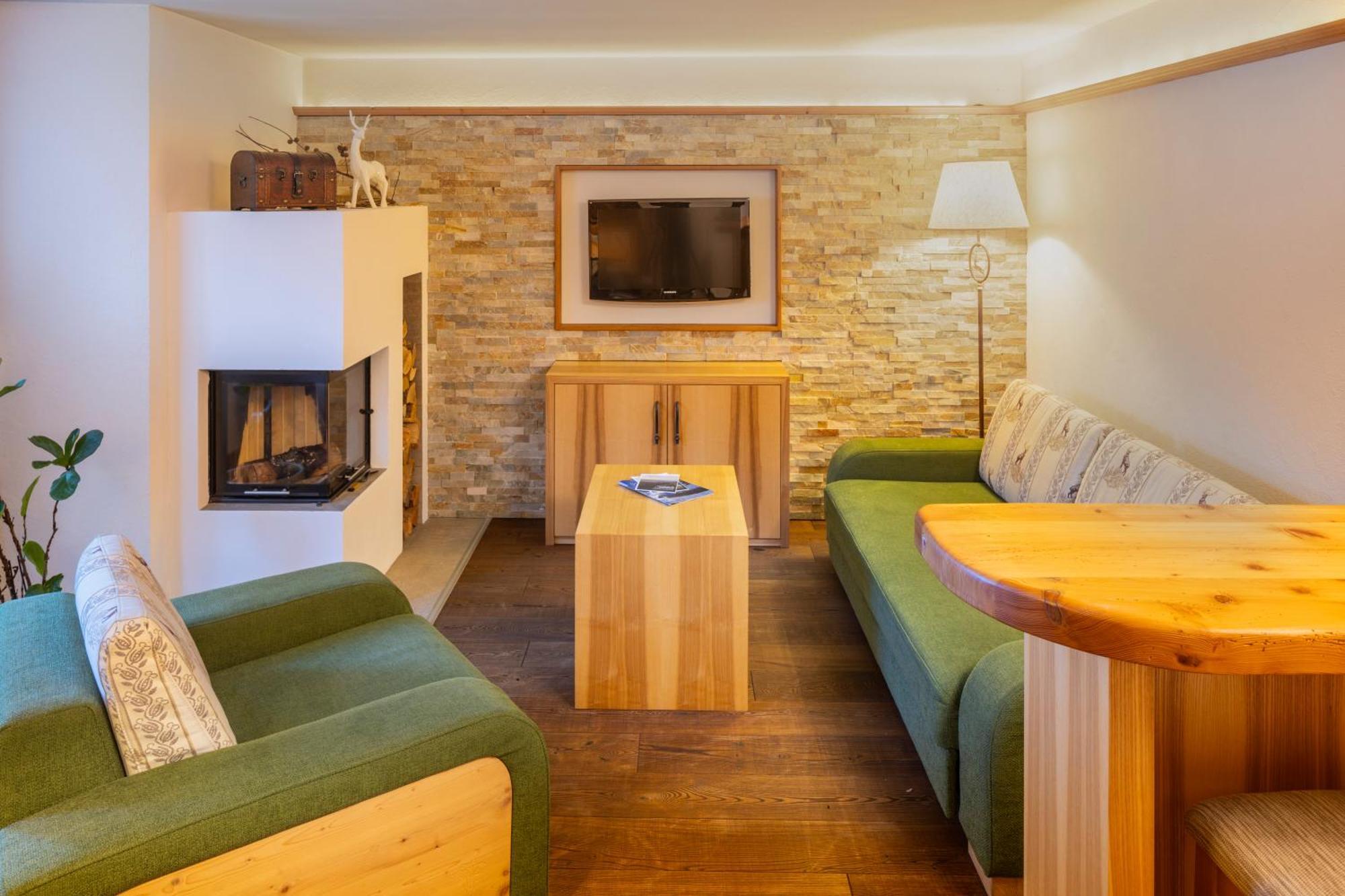 Wander- Und Wellnesshotel Kanzler バート・ミッテルンドルフ エクステリア 写真